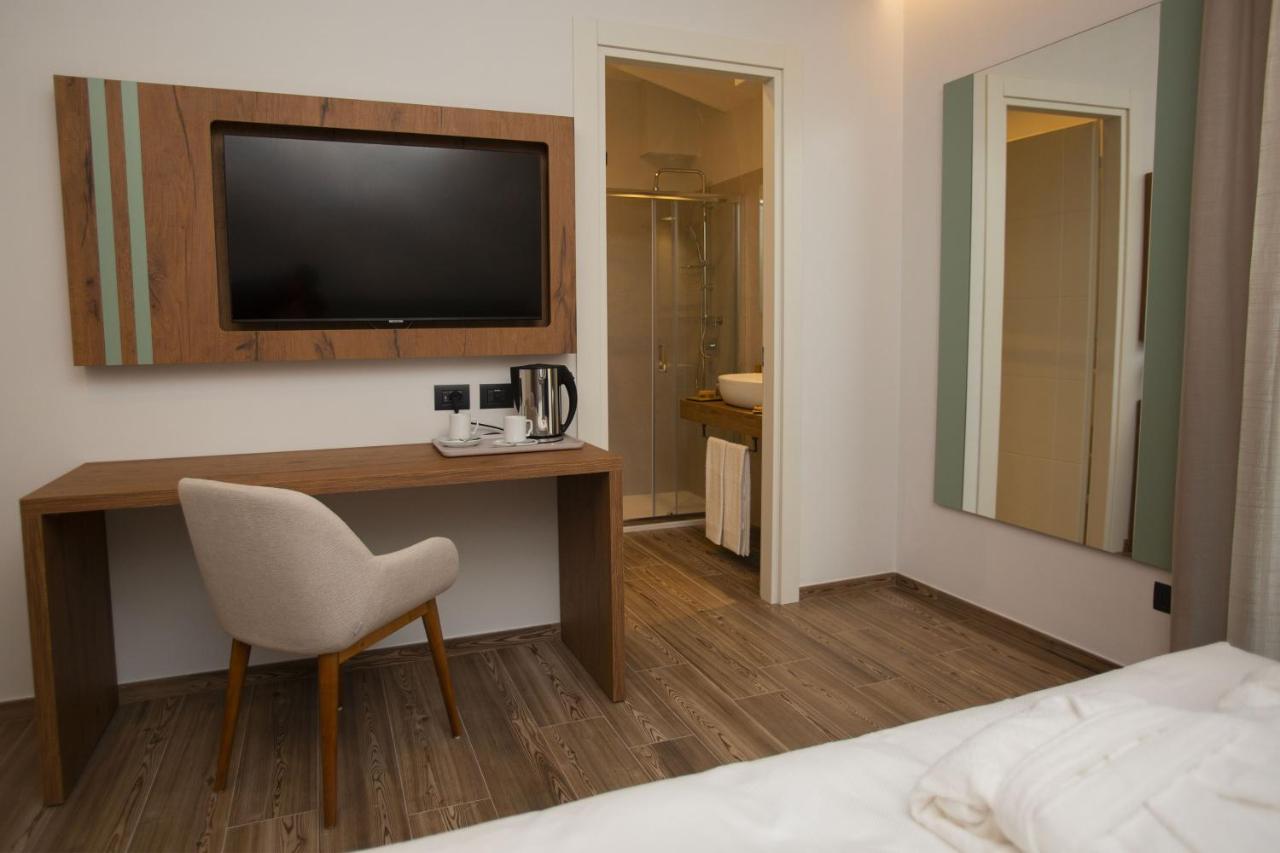 Donna VI Hotel Geraci Siculo Exterior photo